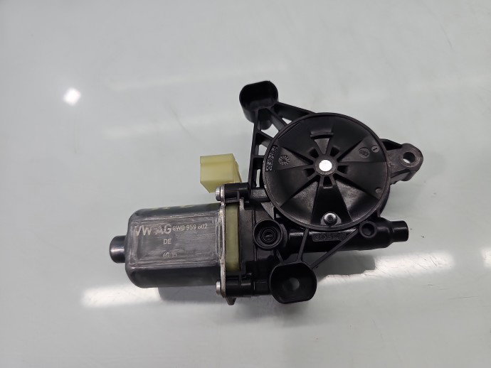 Motoras geam dreapta fata AUDI A4 8W2 8W0959802