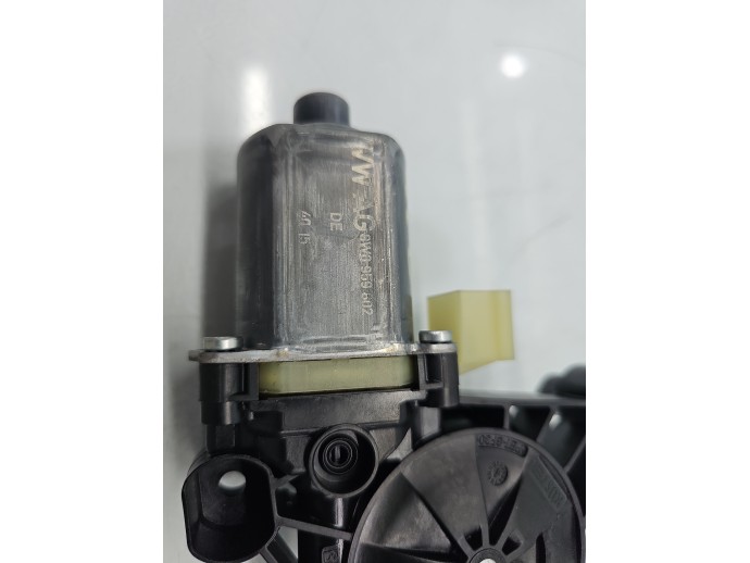Motoras geam dreapta fata AUDI A4 8W2 8W0959802