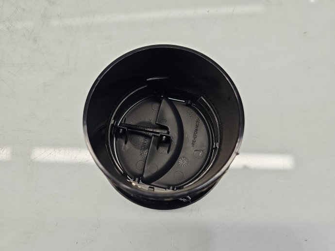 Grila aerisire centrala dreapta Dacia Sandero II 687604194R