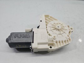 Motoras geam dreapta fata AUDI A4 8K5 8K0959802A