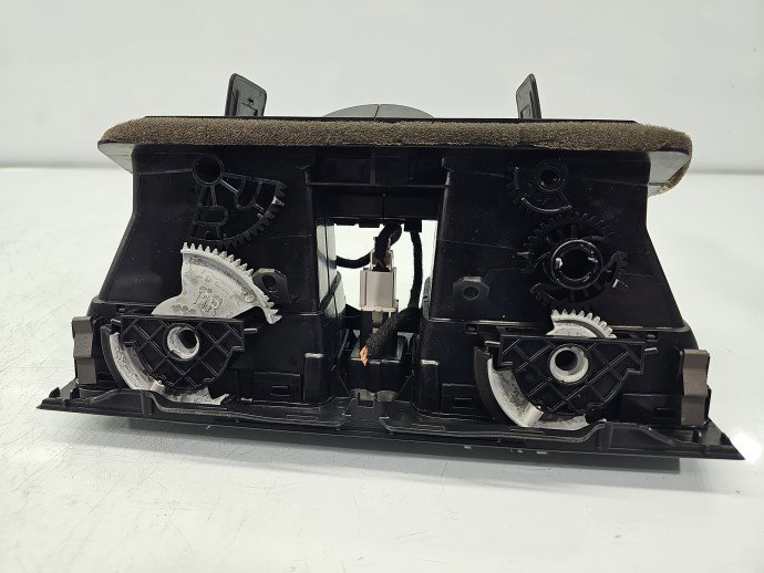 Grila aerisire centrala VW Golf 5k1 5K0819728N
