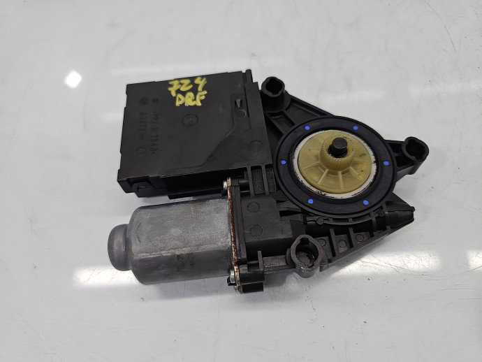 Motoras geam dreapta fata VW Golf 5k1 5K0959701B