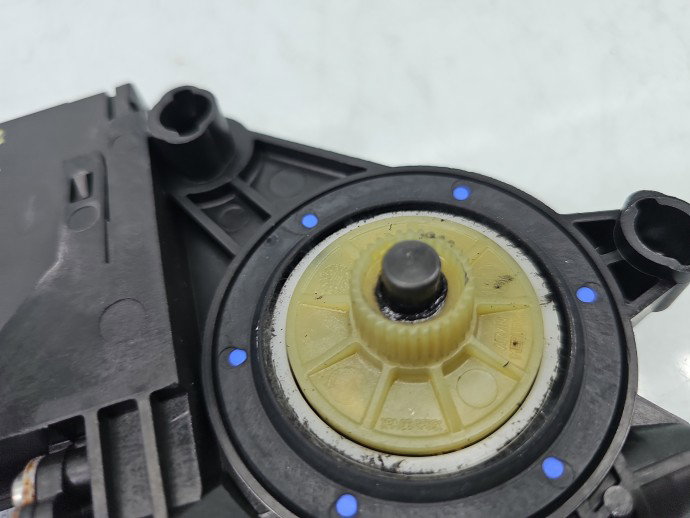 Motoras geam dreapta fata VW Golf 5k1 5K0959701B