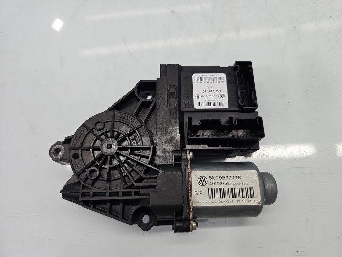 Motoras geam dreapta fata VW Golf 5k1 5K0959701B