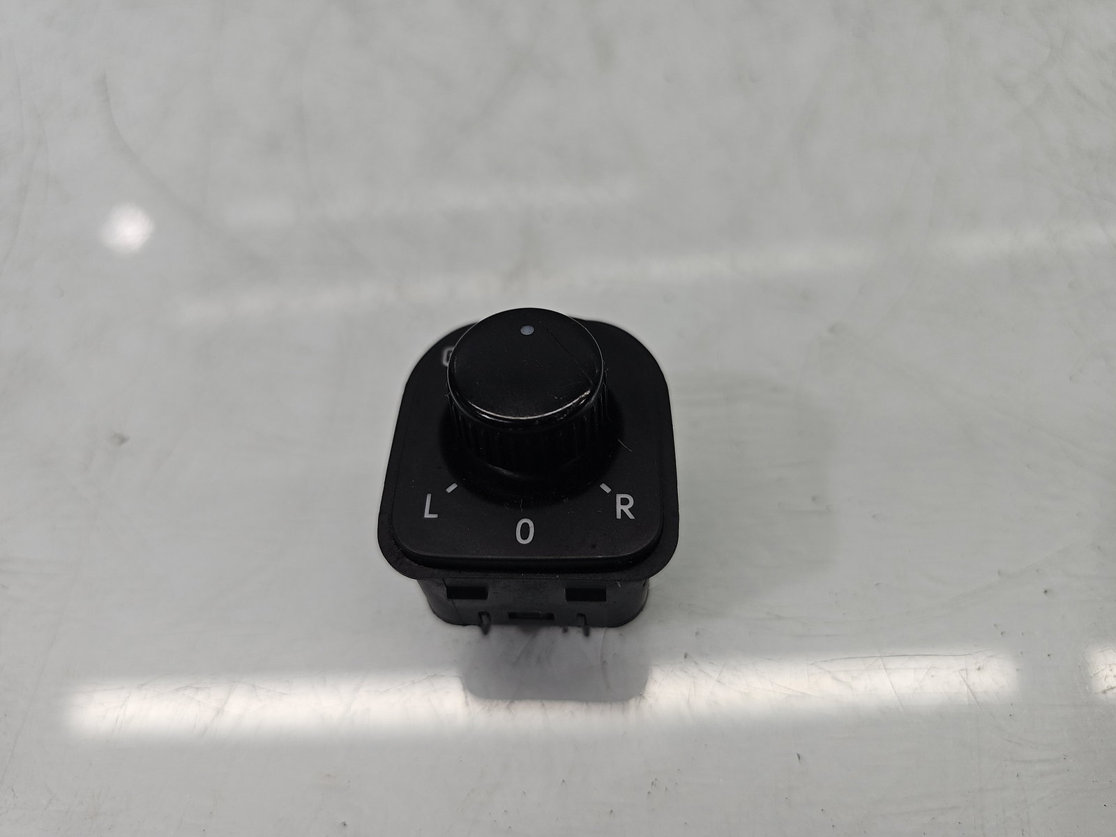 Buton reglaj oglinzi VW Golf 5k1 1K0959565L