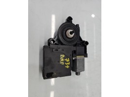 Motoras geam dreapta fata VW Passat 3c5 3C0959701