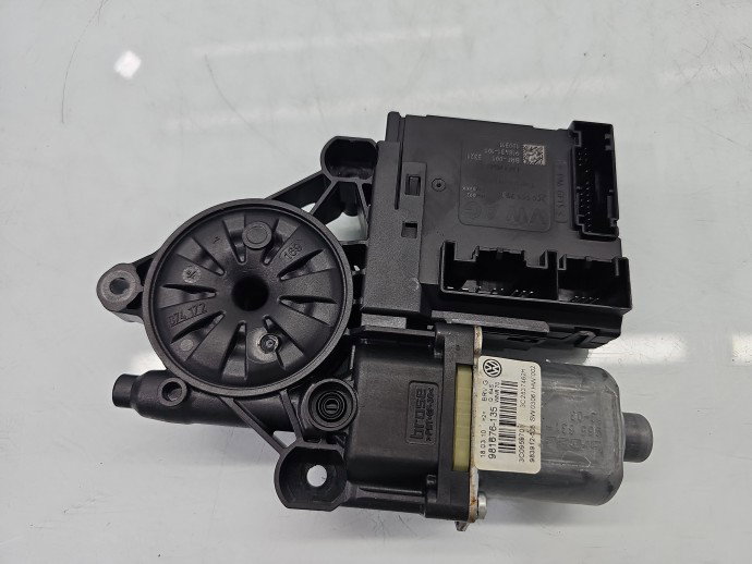 Motoras geam dreapta fata VW Passat 3c5 3C0959701