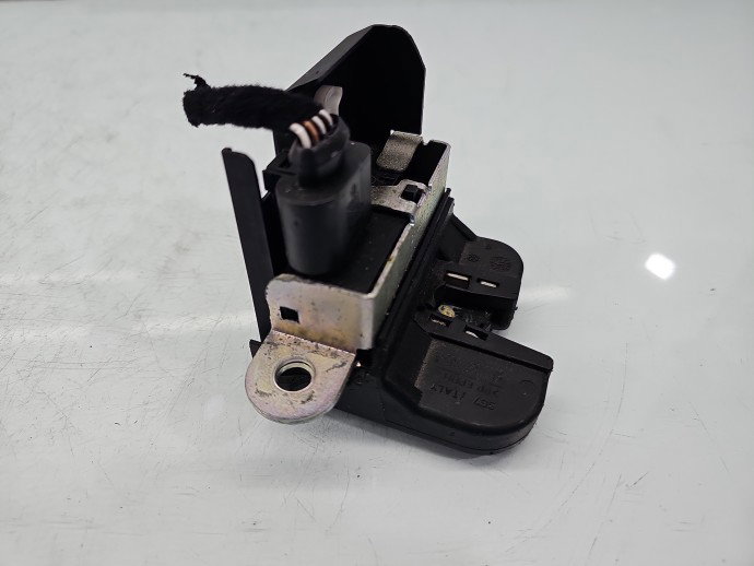 Broasca haion VW Golf 5k1 5K0827505A