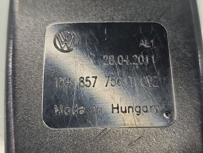 Capsa centura dreapta fata VW Golf 5k1 1K4857756T