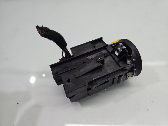 Contact cu cheie VW Passat 3c5 3C0905843R 2.0 TDI CBAB103KW / 140CP