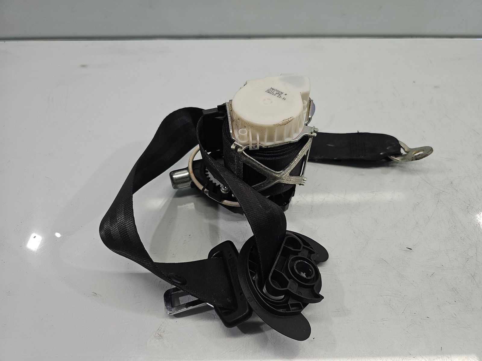 Centura stanga fata VW Passat 3c5 3C1857705P