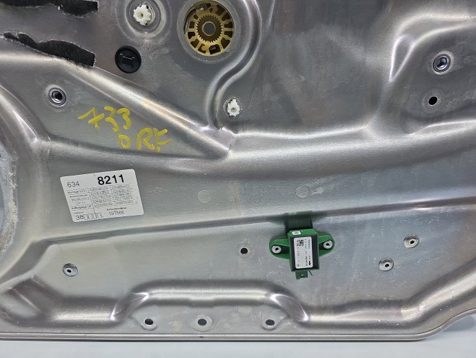 Macara electrica geam dreapta fata Mercedes C220 w204 A2047660239