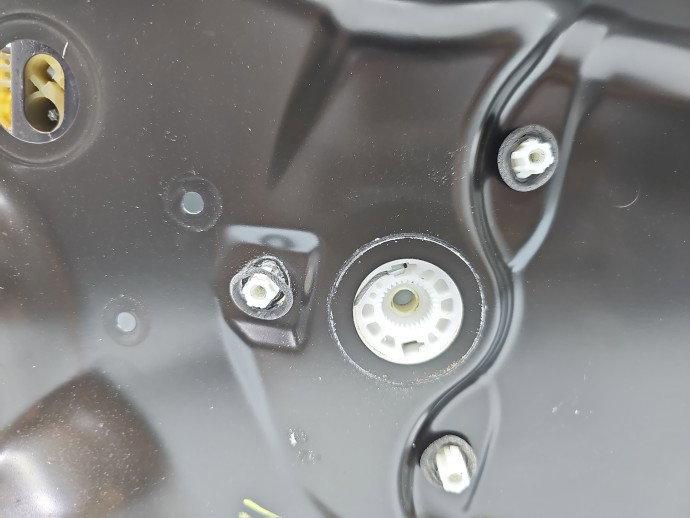 Macara electrica geam dreapta fata VW Passat 3c5 3C2837756K