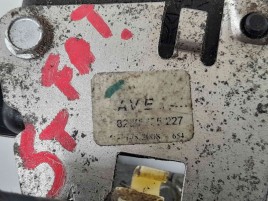 Broasca usa stanga fata 8200735227 Dacia Sandero [Fabr 2008-2012] 1.6 mpi 