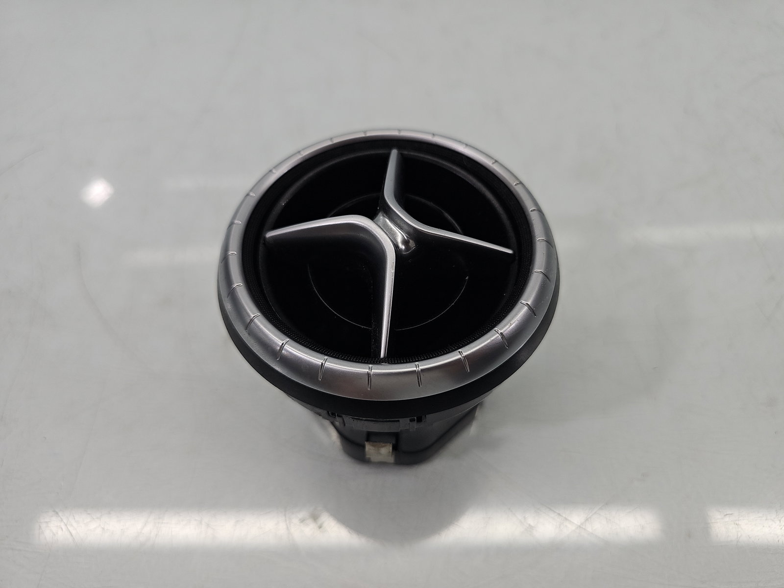 Grila aerisire stanga Mercedes CLA 220 A1172300554
