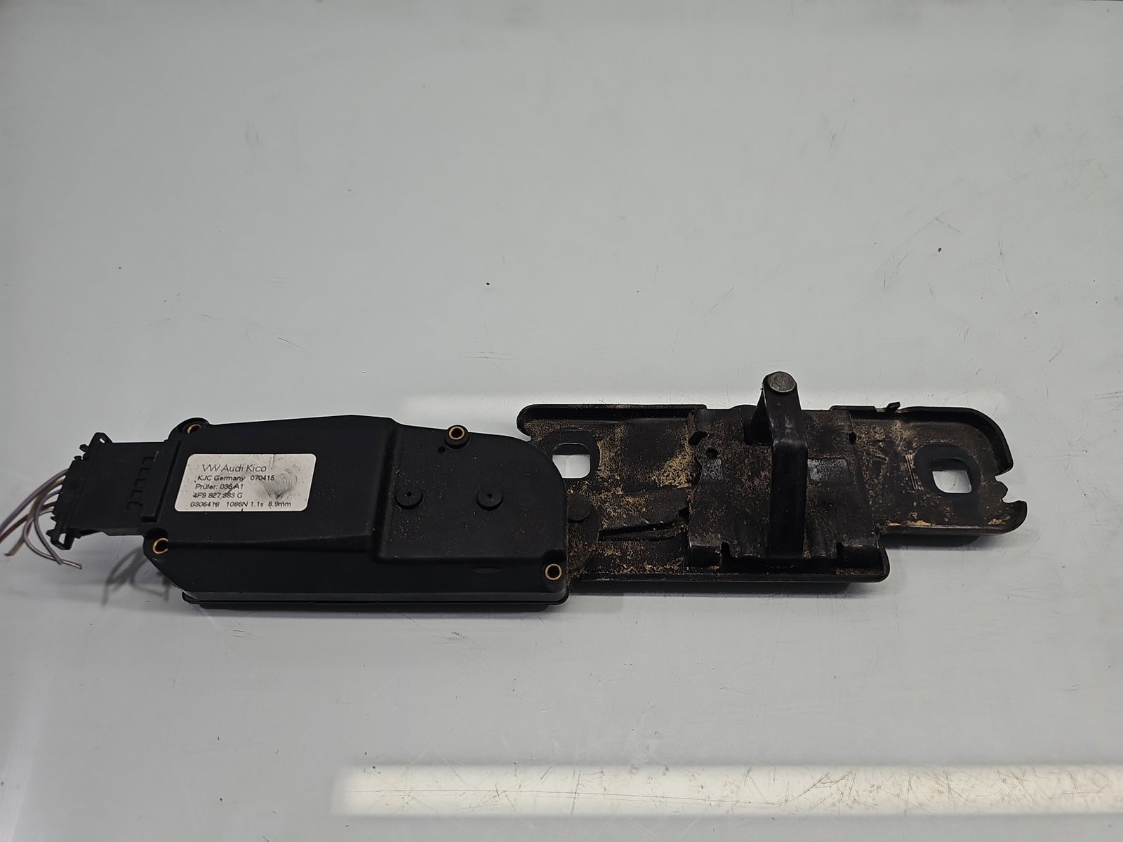Broasca haion AUDI A4 8K5 4F9827383G