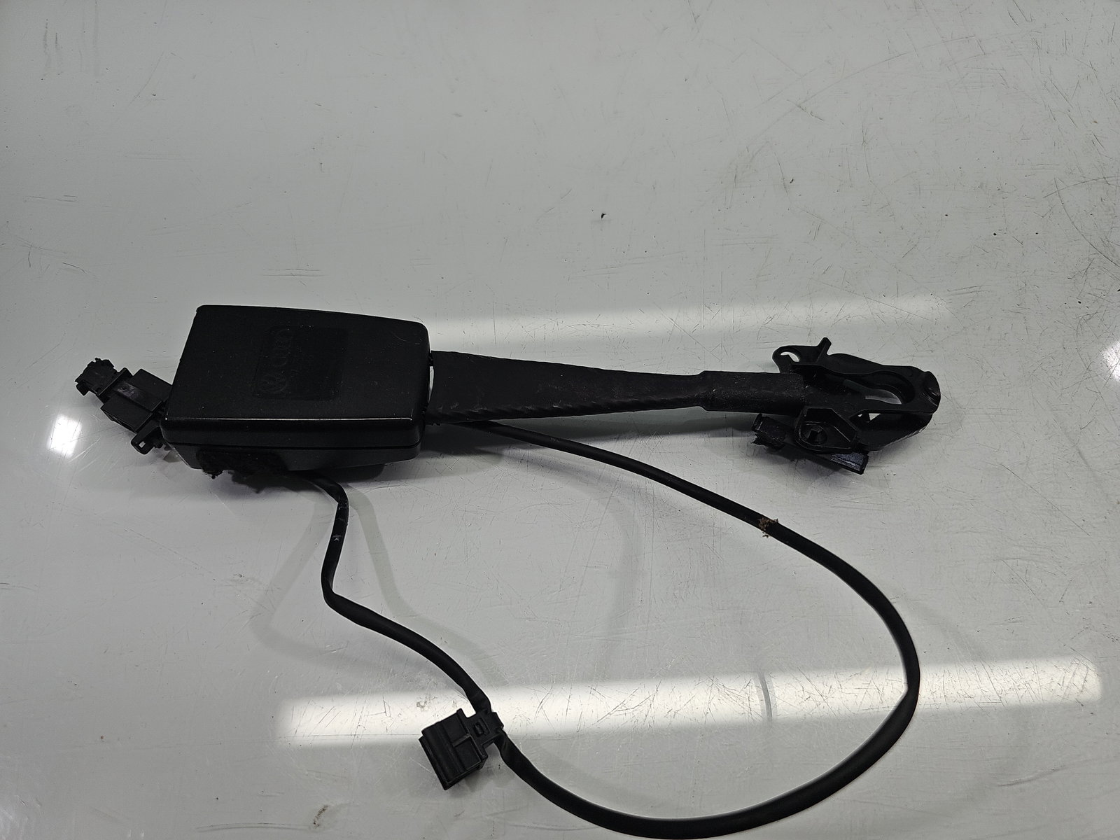 Capsa centura stanga fata AUDI A4 8K5 8K0857755F