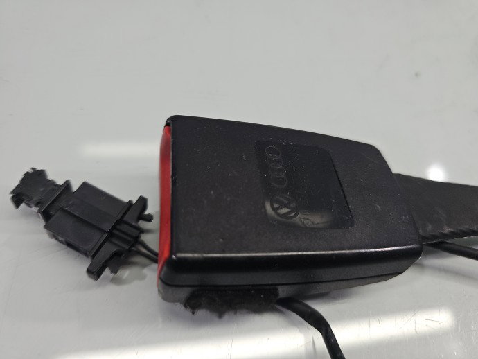 Capsa centura stanga fata AUDI A4 8K5 8K0857755F