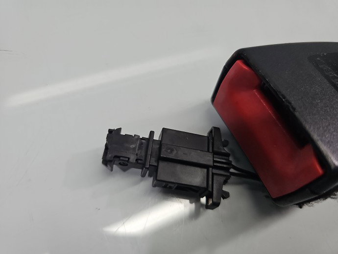 Capsa centura stanga fata AUDI A4 8K5 8K0857755F