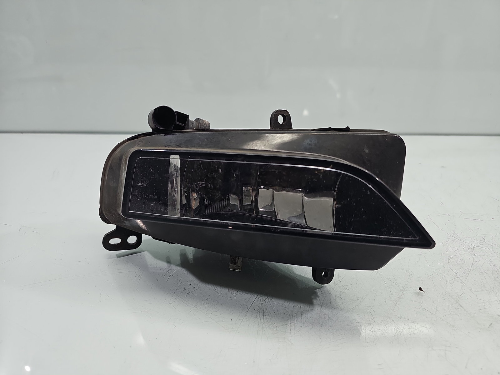 Proiector ceata dreapta AUDI A4 8K5 8K0941700C