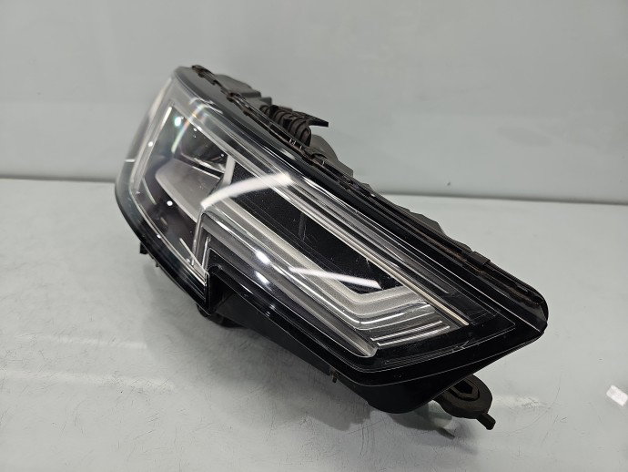 Far dreapta AUDI A4 8W2 8W0941034A