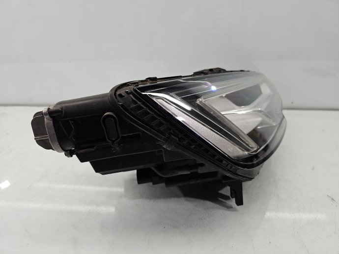Far dreapta AUDI A4 8W2 8W0941034A