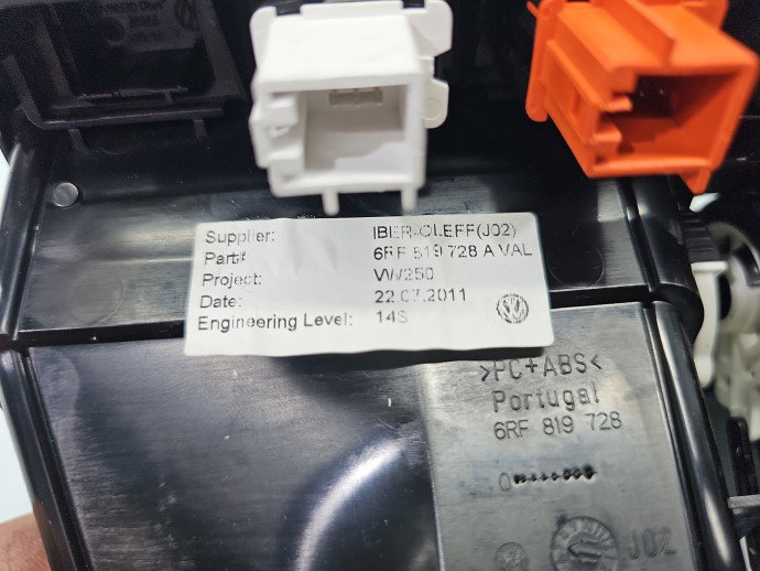 Grila aerisire centrala VW Polo 6R 6RF819728A