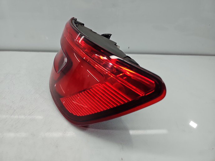 Stop aripa dreapta AUDI A4 8W2 8W5945092B