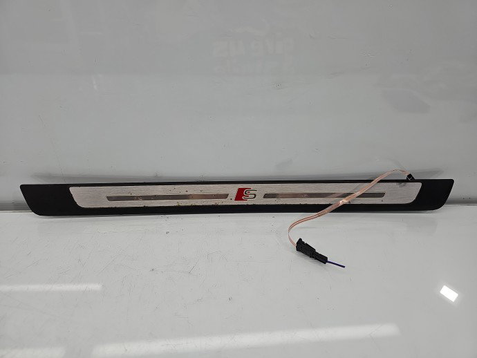 Ornament prag dreapta fata AUDI A4 8W2 OEM