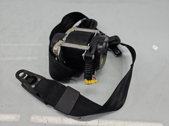 Centura dreapta fata AUDI A4 8W2 4H0857732C