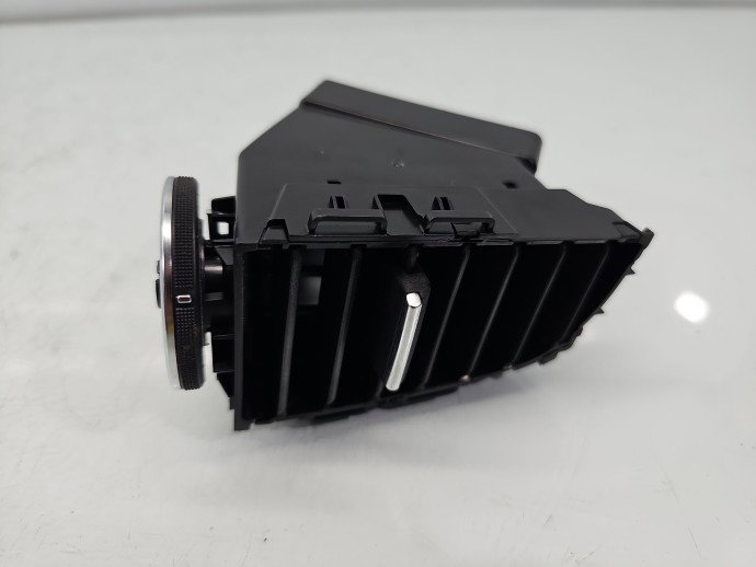 Grila aerisire centrala dreapta Renault Megane 4 687501810R