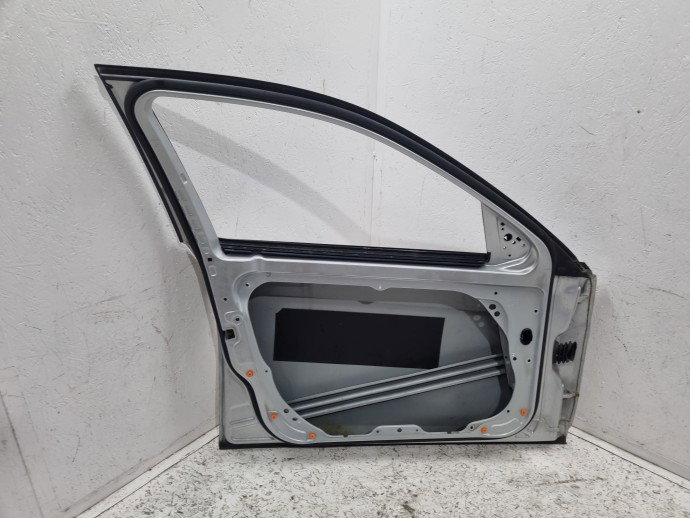 Usa stanga fata Mercedes C220 w204 775 Argintiu Iridium