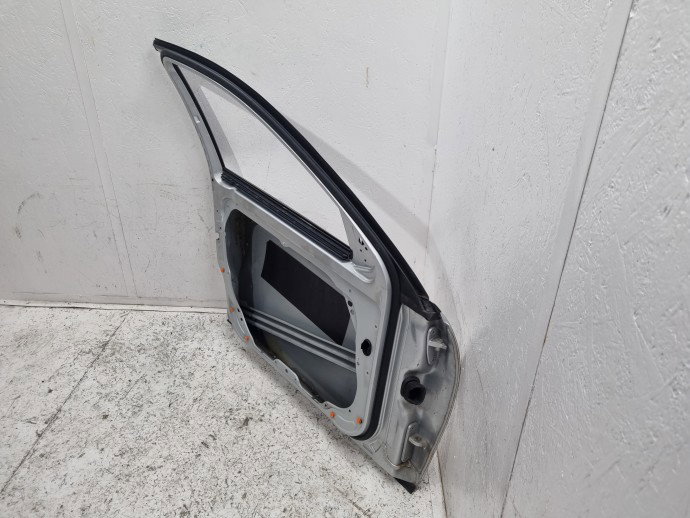 Usa stanga fata Mercedes C220 w204 775 Argintiu Iridium