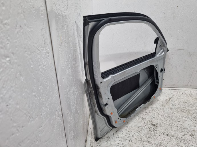 Usa stanga fata Mercedes C220 w204 775 Argintiu Iridium