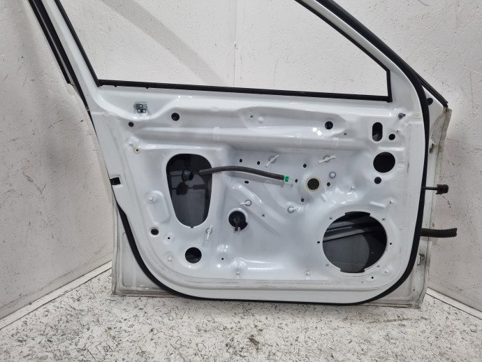 Usa stanga fata AUDI A4 8W2 LY9C