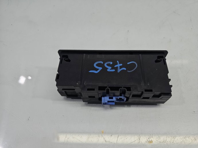Conector auxiliar USB Mercedes C220 w205 A2058200226
