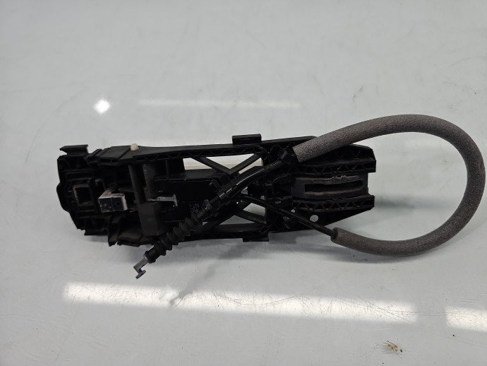 Maner usa stanga fata VW Golf 5k1 LB9A