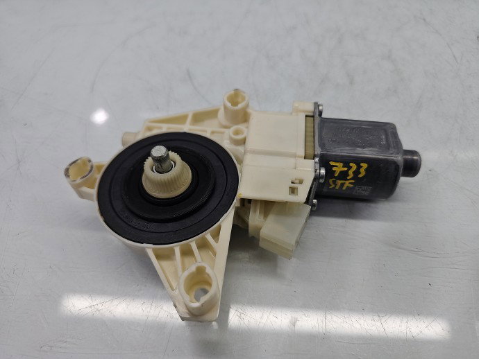 Motoras geam stanga fata Mercedes C220 w204 A2048200142