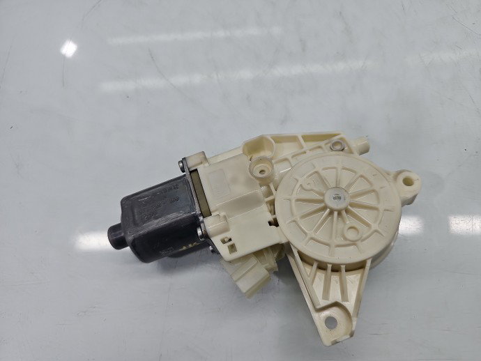 Motoras geam stanga fata Mercedes C220 w204 A2048200142