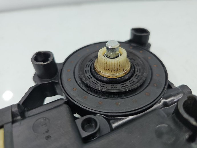 Motoras geam stanga fata VW Polo 6R 6R0959801AD