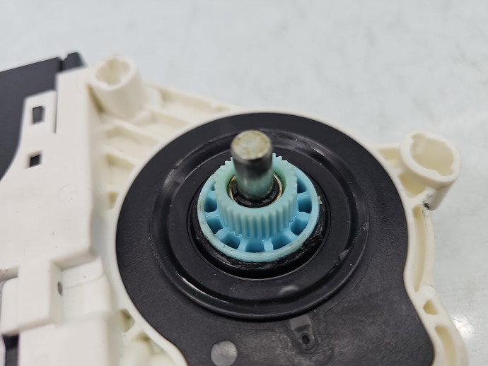 Motoras geam dreapta fata VW Passat CC 358 3C8959701