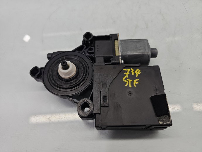 Motoras geam stanga fata VW Passat 3c5 3C0959702