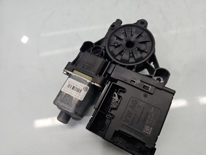 Motoras geam stanga fata VW Passat 3c5 3C0959702