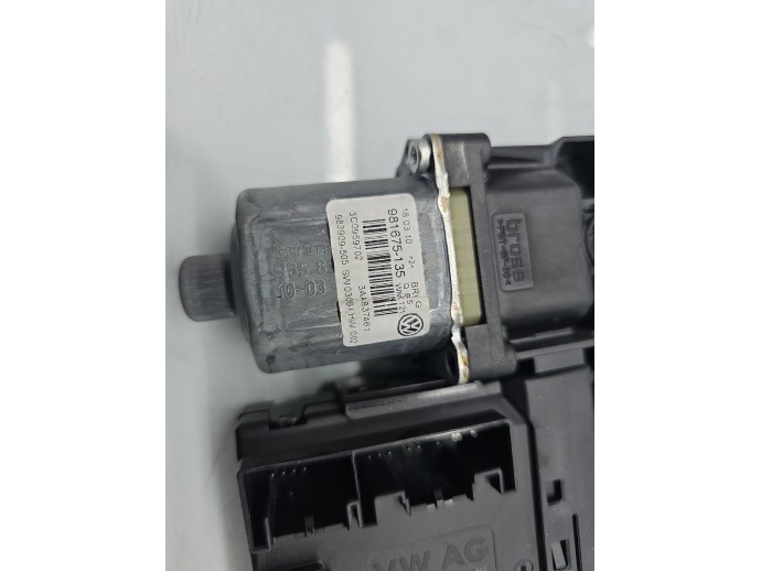 Motoras geam stanga fata VW Passat 3c5 3C0959702