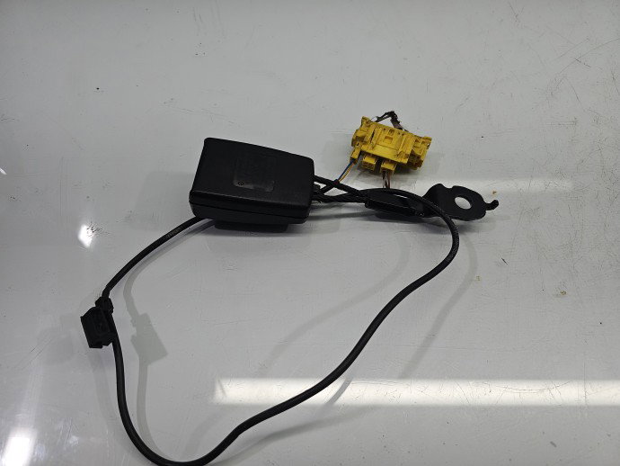 Capsa centura dreapta fata Mercedes C220 w205 A2058600169