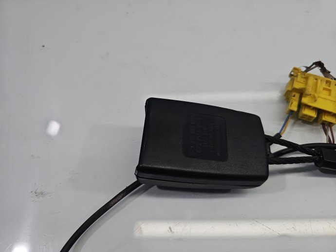 Capsa centura dreapta fata Mercedes C220 w205 A2058600169