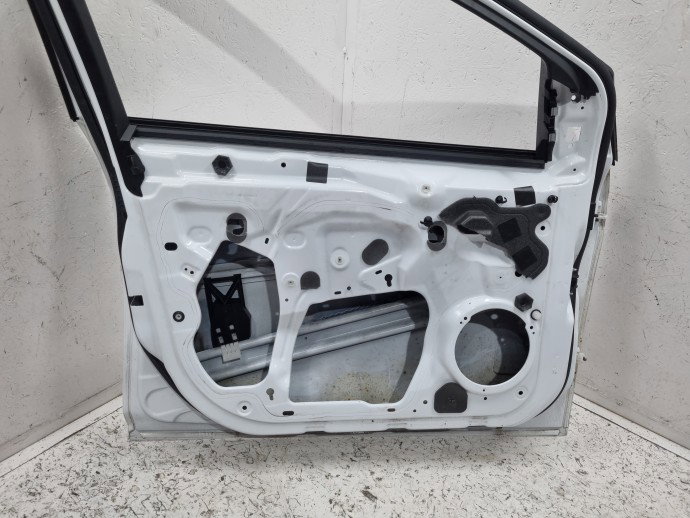 Usa stanga fata Ford Focus Frozen White