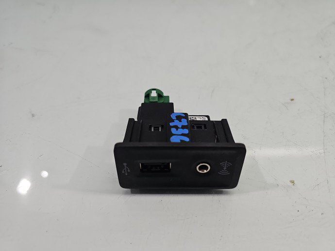Conector auxiliar USB VW Passat CC 358 5G0035222E