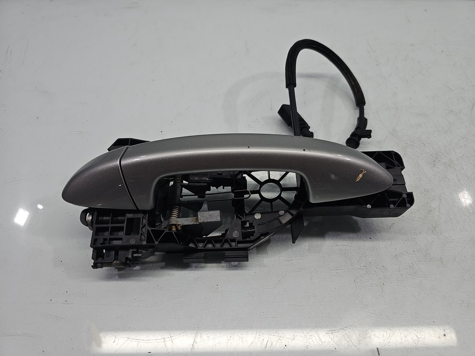 Maner usa stanga fata VW Passat CC 358 LB7W