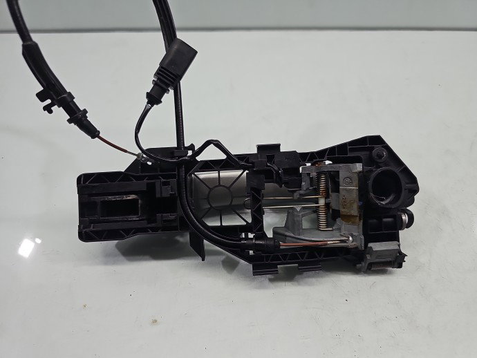 Maner usa stanga fata VW Passat CC 358 LB7W